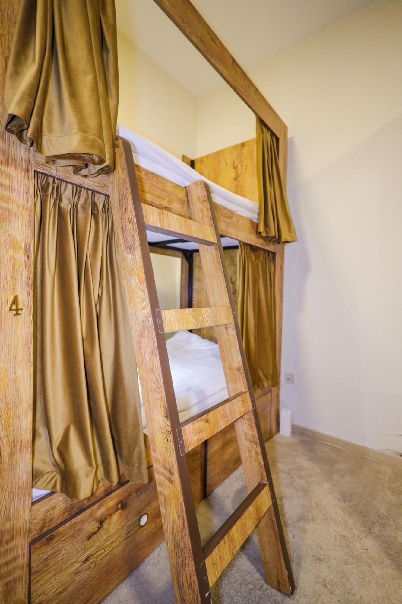 Lunar Plus Albergue Dubai