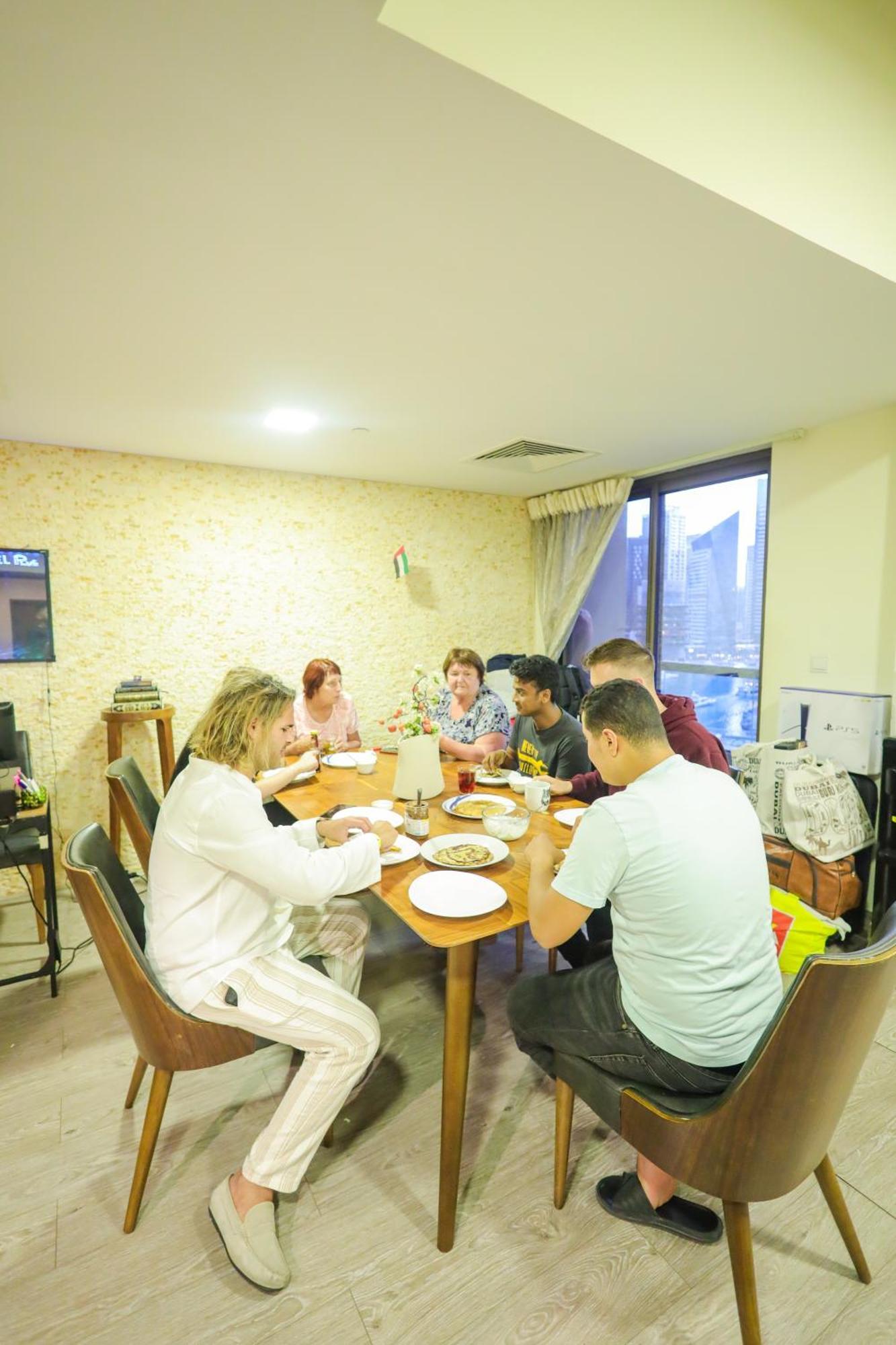 Lunar Plus Albergue